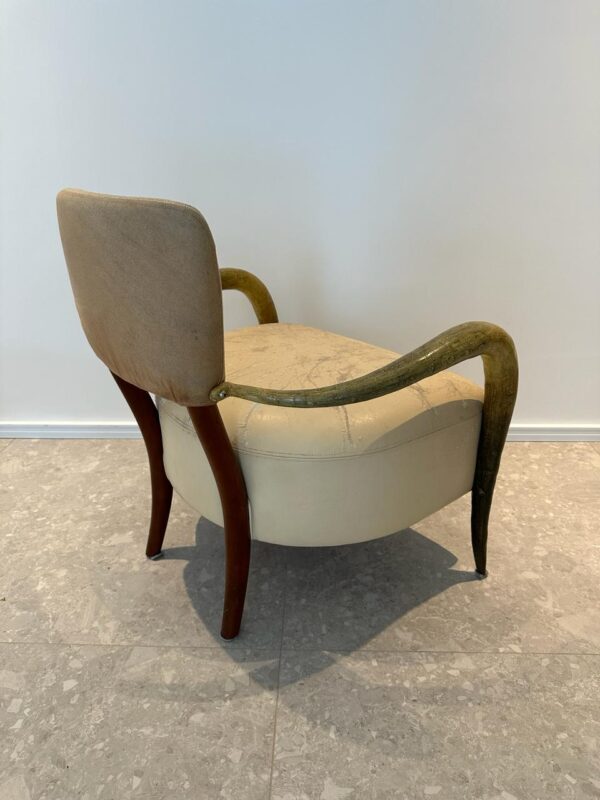 Poltrona da BERNHARDT — Modelo Elka Chair — Couro — Chifres falsos - Image 4