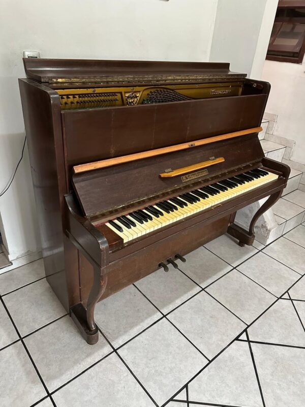 PIANO tipo armário — Anos 1960 — Imbuia — M Schwartzmann