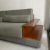 SOFÁ retrátil — Tom de verde — Algodão bem grosso — Estrutura madeira + Console ao lado do braço esquerdo em MDF — Ainda na GARANTIA de fábrica - Imagem 6