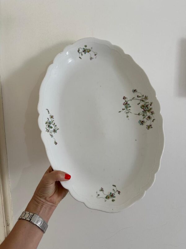 Travessa Oval — Porcelana VIENNA –- Áustria — Detalhe floral