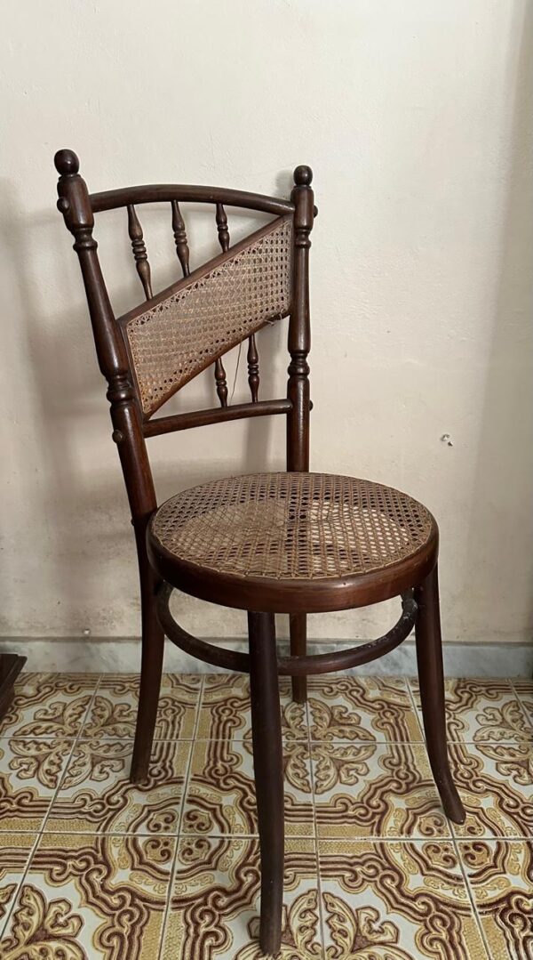 6 Cadeiras THONET — Sem braço — Originais da Áustria — Palhinha ainda original 2 Cadeiras THONET — Com braço — Austríacas legítimas — Palhinha original da época - Image 5