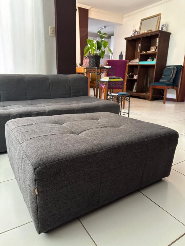 SOFÁ BIPARTIDO + PUFF — LINHÃO CINZA — TOK STOK - Image 4