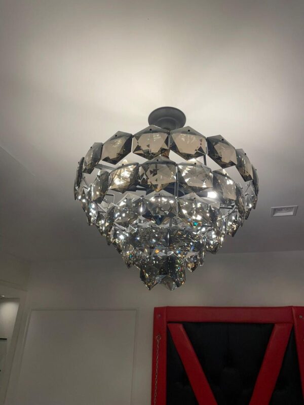 LUSTRE PENDENTE — CRISTAIS NACARADOS EM PRETO — METAL PRETO