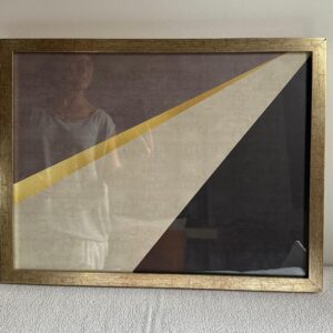 QUADRO — GRAVURA GEOMÉTRICA — TRIÂNGULOS — MOLDURA DOURADA