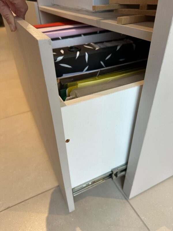 RACK OU BALCÃO DE APOIO — MDF — TOM FENDI — 3 GAVETÕES - Image 4