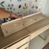CONJUNTO MDF + METALON — BALCÃO COM PORTAS + GAVETAS + ESCRIVANINHA QUE VIRA PENTEADEIRA + CABIDEIRO DE PAREDE + PRATELEIRA INTEIRA + 8 NICHOS EM DIFERENTES TAMANHOS - Image 9
