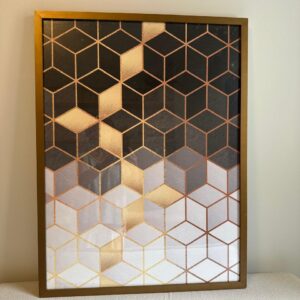 QUADRO — GRAVURA GEOMÉTRICA — MOLDURA DOURADA — MÍNIMA RACHADURA NA MOLDURA