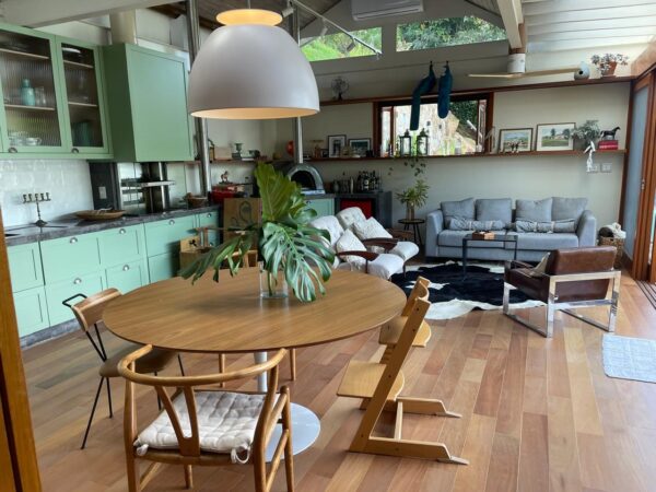 45 m² - PISO MADEIRA GARAPA — MACIÇO — BPT FLOOR  FOI INSTALADO E DESINSTALADO  QUASE NÃO FOI USADO  RANHURAS NA PARTE DE BAIXO PENSADAS PARA ADERIR À COLA E AO PISO