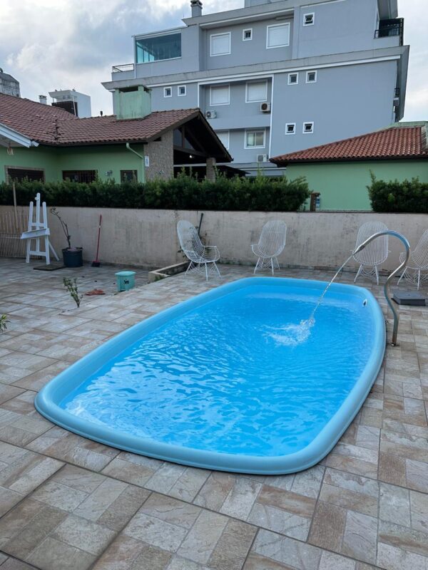 PISCINA IGUI KEE — 10 MIL LITROS — BANCO EM UMA EXTREMIDADE — ESCADA DE DOIS DEGRAUS NA OUTRA — MOTOR EXTERNO E FILTROS — CASCATA CANHÃO DE ÁGUA EM INOX - Image 11