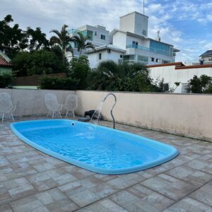 PISCINA IGUI KEE — 10 MIL LITROS — BANCO EM UMA EXTREMIDADE — ESCADA DE DOIS DEGRAUS NA OUTRA — MOTOR EXTERNO E FILTROS — CASCATA CANHÃO DE ÁGUA EM INOX