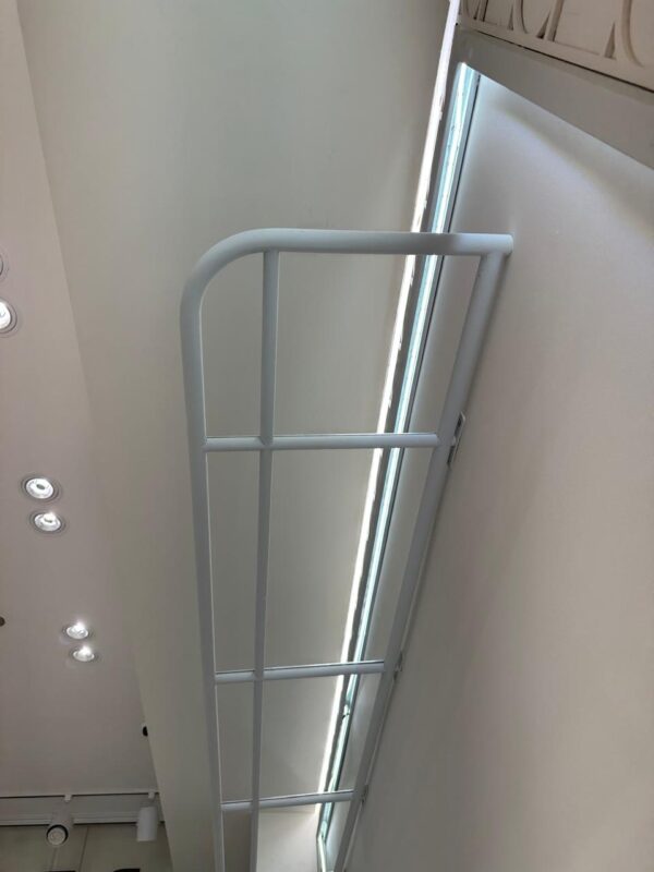 2 ARARAS SUSPENSAS DE PAREDE — FERRO TUBULAR BRANCO — ARAMADO — Valor por peça - Image 3