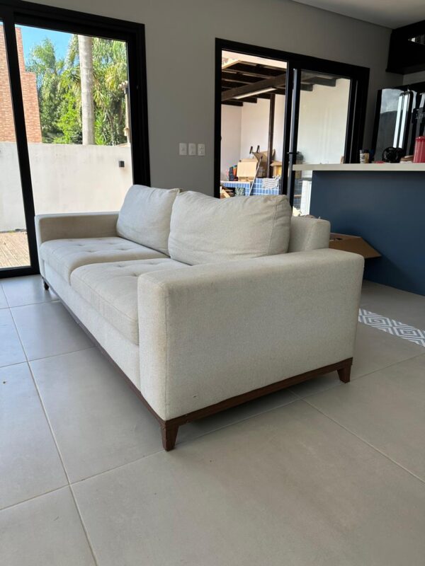 SOFÁ LINHÃO — CONFORTÁVEL !! — ESTRUTURA MDF — PRECISA HIGIENIZAR - Image 8