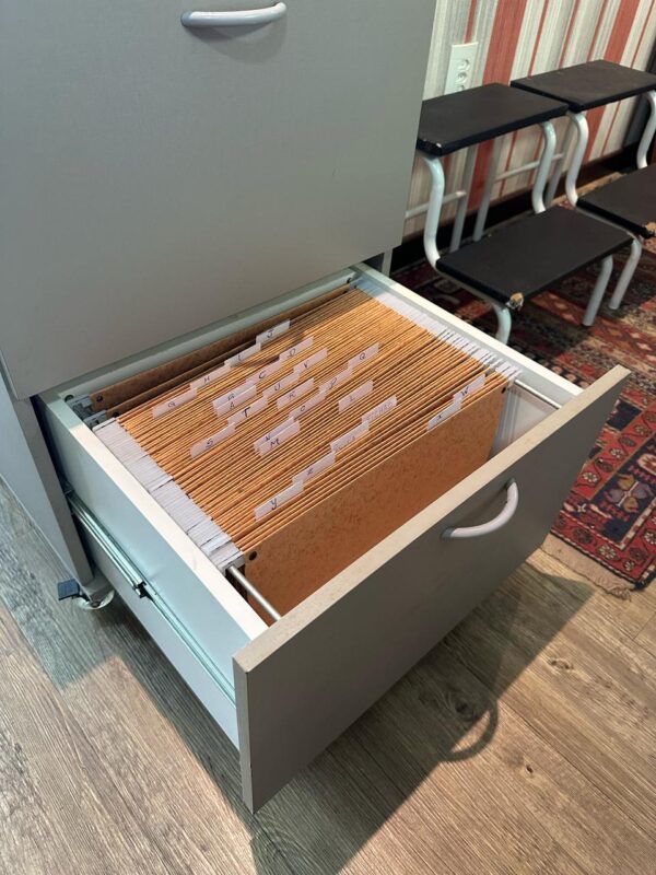 GAVETEIRO PARA FICHÁRIO COM RODÍZIOS - MDF CINZA - Image 2