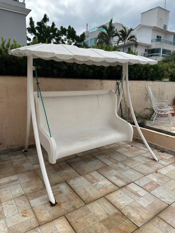 BALANÇO DE JARDIM E PISCINA — COM PERGOLADO — FIBRA + PÉS DE FERRO