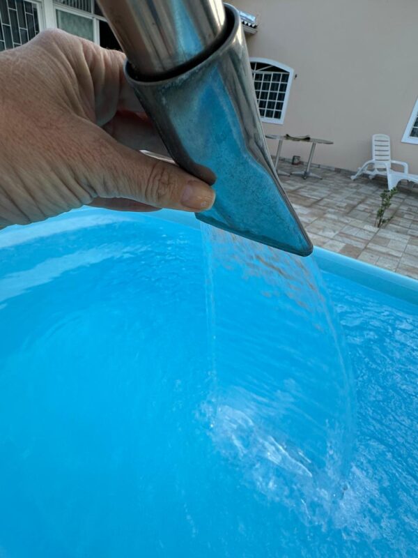 PISCINA IGUI KEE — 10 MIL LITROS — BANCO EM UMA EXTREMIDADE — ESCADA DE DOIS DEGRAUS NA OUTRA — MOTOR EXTERNO E FILTROS — CASCATA CANHÃO DE ÁGUA EM INOX - Image 2