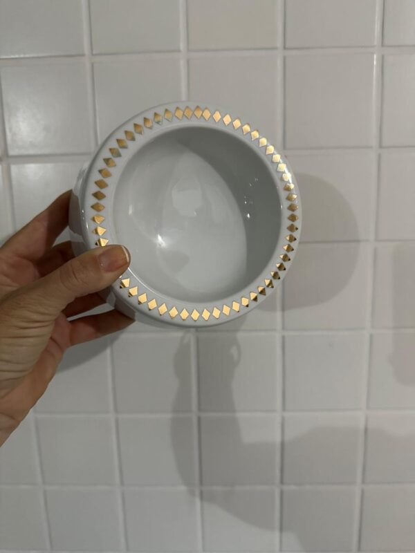 COMEDOR PARA PETS — PORCELANA BRANCA — DETALHE DOURADO — PARA PETS DE MENOR PORTE — PEÇAS NOVAS — Valor por peça - Image 3