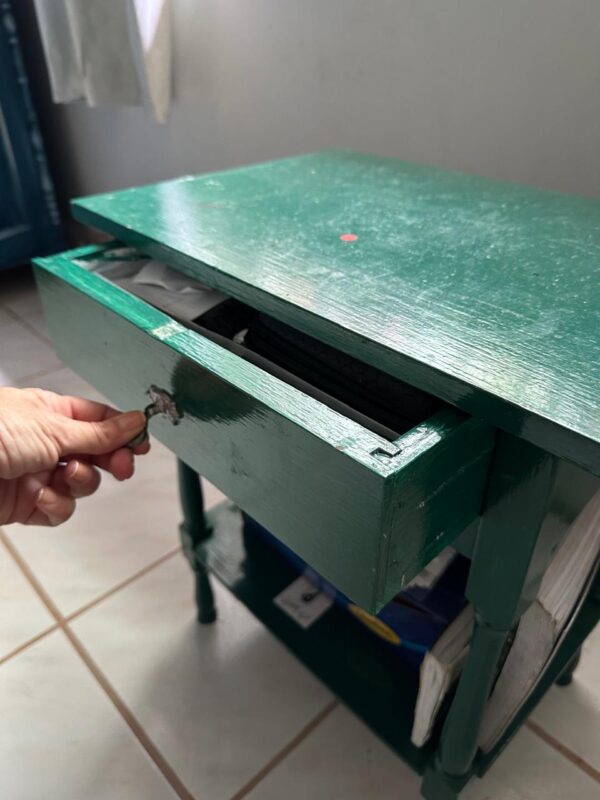 MESINHA LATERAL DE CAMA — ANTIGA — PINTADA DE VERDE - Image 3