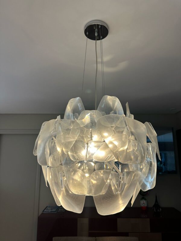 LUSTRE PÉTALAS DE ACRÍLICO - FABULOSO