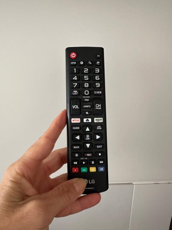 TV — 28” POLEGADAS — LG — SMART TV - Image 6