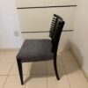 2 CADEIRAS ESTILOSAS — DESIGN ASSINADO — MARCA ETNA — LÂMINA DE MADEIRA NATURAL — PRETA ACETINADA — ASSENTO LINHÃO CINZA — Valor por peça - Imagem 5