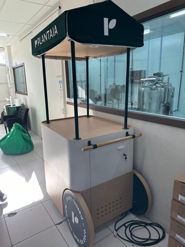 CARRINHO EXPOSITOR — TODO EM MDF — CONEXÃO ELÉTRICA — NICHO PARA FRIGOBAR — ARMARINHO DO TIPO DE AEROMOÇA — COBERTURA COM TECIDO - Image 3