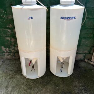 FERMENTADOR CÔNICO POLIETILENO — 2 VÁLVULAS ESFÉRICAS COM SAÍDA DE ½  — MARCA INDUPROPIL — TEMOS 2 PEÇAS IGUAIS — Preço por unidade