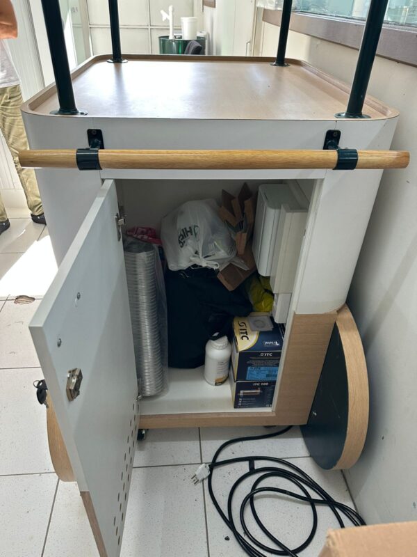 CARRINHO EXPOSITOR — TODO EM MDF — CONEXÃO ELÉTRICA — NICHO PARA FRIGOBAR — ARMARINHO DO TIPO DE AEROMOÇA — COBERTURA COM TECIDO - Image 7