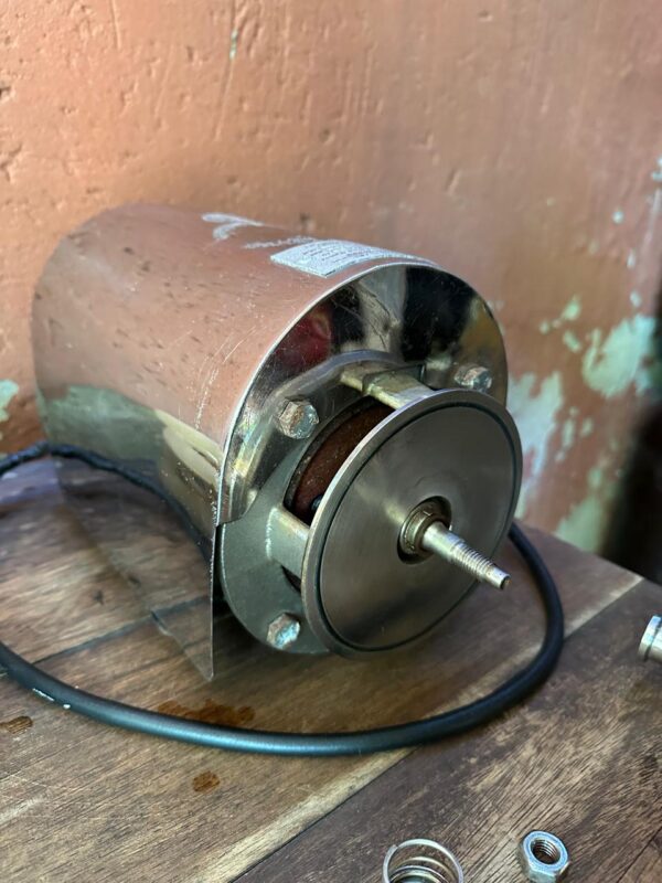 BOMBA ALIMENTÍCIA — TORNOCAR — MODELO BCT 1 — PARA ALTAS TEMPERATURAS — FEITA SOB ENCOMENDA EM 2016 — ½ CAVALO DE POTÊNCIA — INOX + 4 BRAÇADEIRAS INOX + 2 CAIXAS NOVAS DE SELO MECÂNICO — NÃO TEVE NEM UM ANO DE USO - Image 4