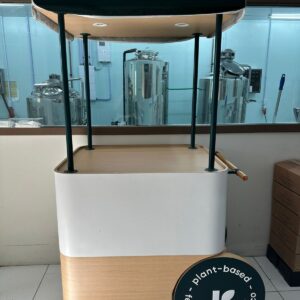 CARRINHO EXPOSITOR — TODO EM MDF — CONEXÃO ELÉTRICA — NICHO PARA FRIGOBAR — ARMARINHO DO TIPO DE AEROMOÇA — COBERTURA COM TECIDO