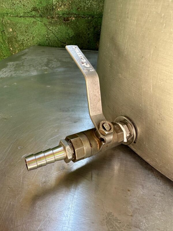 2 PANELAS GRANDES DE ALUMÍNIO — 75 LITROS CADA + TORNEIRA COM VÁLVULA ESFÉRICA DE ½ POLEGADA — UMA DELAS TEM BAZUCA DE AÇO JÁ INSTALADA — Valor por unidade - Image 4