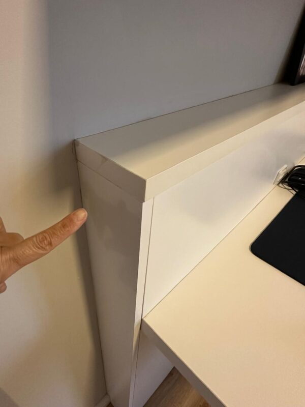 HOME OFFICE OU QUARTO DE ADOLESCENTE… + ESTUDAR, ESTUDAR, ESTUDAR… — MDF + LACA BRANCA — BANCADA COM COBERTURA PARA OS CABOS AO FUNDO, SEPARANDO DA PAREDE + PRATELEIRA + NICHO RETANGULAR - Imagem 3