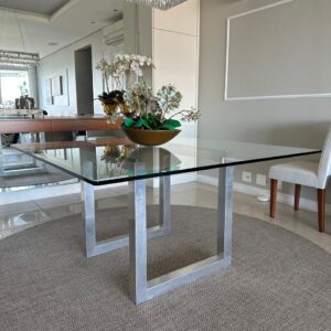 MESA DE JANTAR — TAMPO VIDRO 20 MM + BASE AÇO INOX EM “U” - J062.11