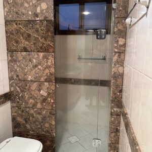 BOX COM DOBRADIÇAS — COLUNA DE PEDRA NATURAL PARA SUSTENTAÇÃO