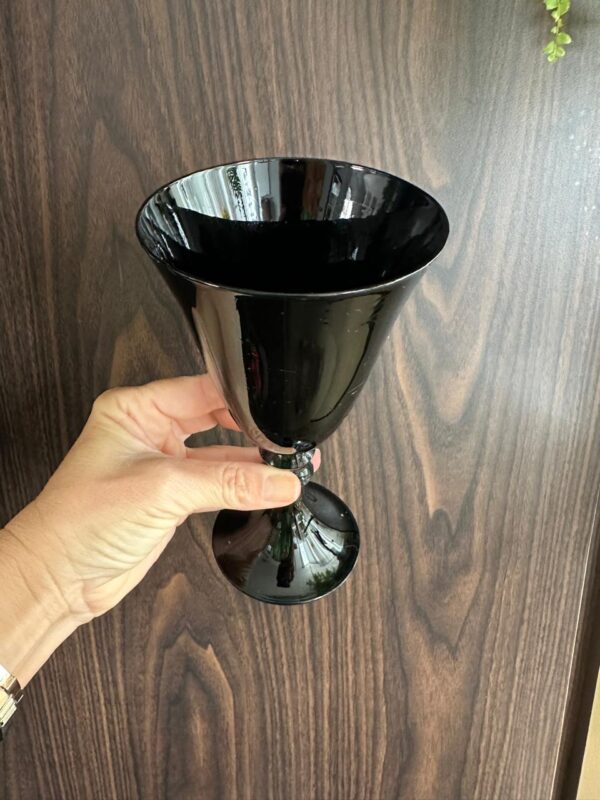 2 LOTES — TAÇAS PRETAS — VIDRO FINO — 1 lote com 5 peças + 1 lote com 4 peças — Valor por peça - Image 3