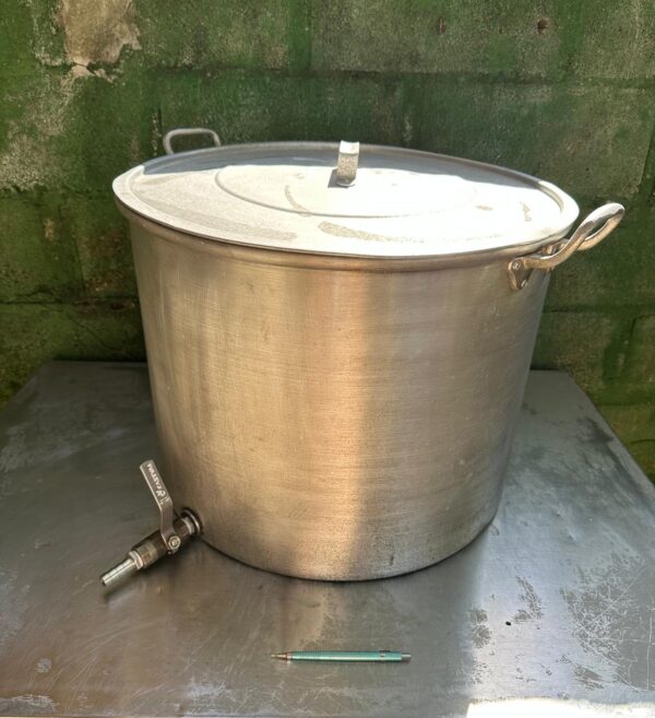 2 PANELAS GRANDES DE ALUMÍNIO — 75 LITROS CADA + TORNEIRA COM VÁLVULA ESFÉRICA DE ½ POLEGADA — UMA DELAS TEM BAZUCA DE AÇO JÁ INSTALADA — Valor por unidade - Image 8