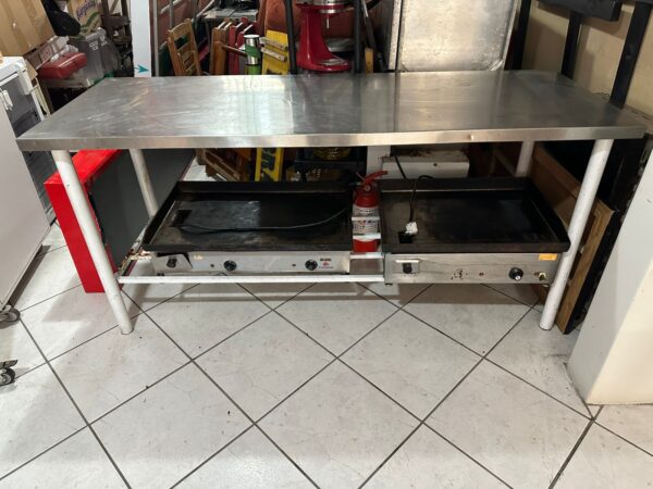 BANCADA COM TAMPO DE INOX + ESTRUTURA EM FERRO