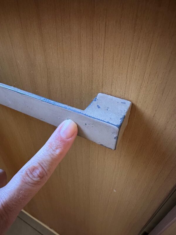 COZINHA DE BANCADA EM L — MDF — SIMPLES, DA CRIARE — PORTAS BEM BOAS — PARTES INTERNAS QUE PRECISAM SER SUBSTITUÍDAS, ASSIM COMO ALGUMAS DOBRADIÇAS - Image 9