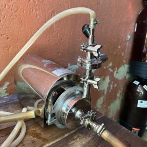BOMBA ALIMENTÍCIA — TORNOCAR — MODELO BCT 1 — PARA ALTAS TEMPERATURAS — FEITA SOB ENCOMENDA EM 2016 — ½ CAVALO DE POTÊNCIA — INOX + 4 BRAÇADEIRAS INOX + 2 CAIXAS NOVAS DE SELO MECÂNICO — NÃO TEVE NEM UM ANO DE USO