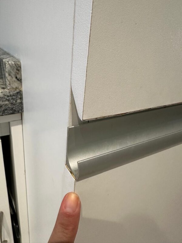 ARMÁRIO DE COZINHA OU LAVANDERIA — PEÇA GRANDE COM PRATELEIRAS INTERNAS — INTERRUPTOR NA LATERAL — MDF - Image 4