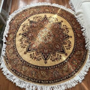 TAPETE TURCO ORIGINAL — TRAZIDO DE VIAGEM — REDONDO !!! — RAROS DE ENCONTRAR, POIS QUASE NINGUÉM QUE TENHA QUER VENDER… — TONS PREDOMINANTES: MARROM, MOSTARDA E PRETO