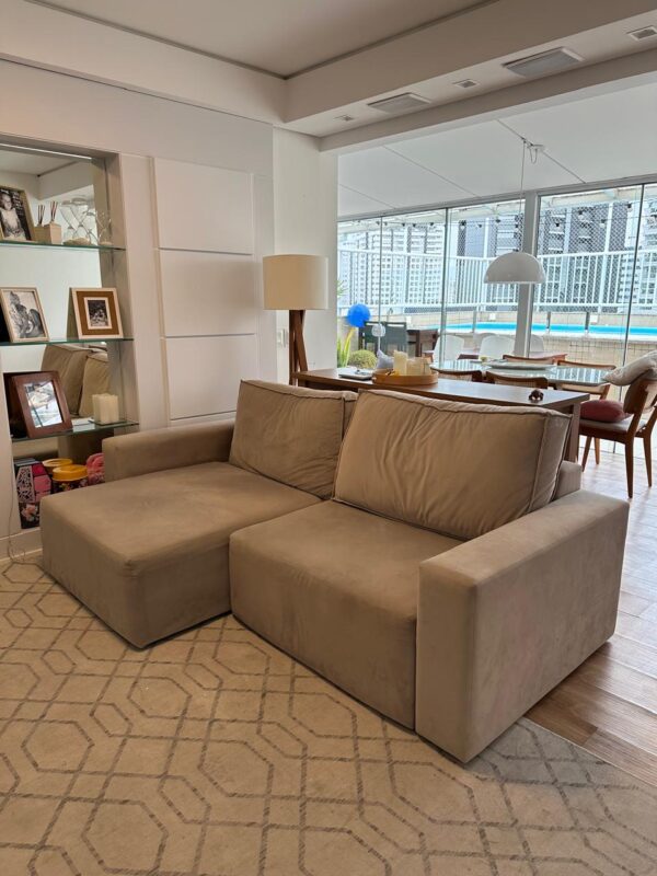 SOFÁ RETRÁTIL — SUEDE COR FENDI — ACONCHEGANTE + ALMOFADAS GOSTOSAS - Imagem 6