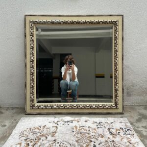 ESPELHO BISOTÊ — MOLDURA EM MADEIRA — TONS MARROM E CREME