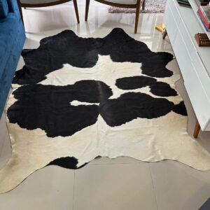 TAPETE COURO LEGÍTIMO — PRETO E BRANCO