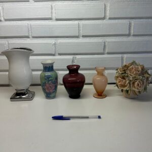 CONJUNTO DE PEQUENOS VASOS FOFOS