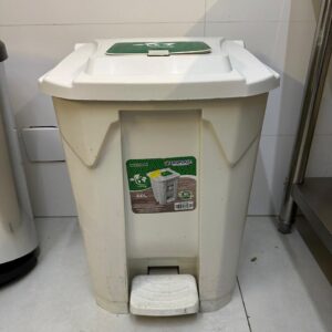 LIXEIRA COM PEDAL - 60 LITROS - ARQPLAST