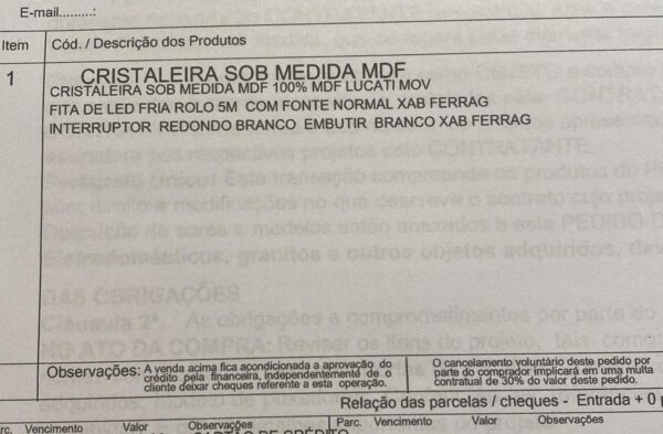 CRISTALEIRA DE CANTO — ADEGA SECA EMBAIXO PARA 16 GARRAFAS + GAVETA — MDF BRANCO E AMADEIRADO — VIDRO NA LATERAL E PORTA — ILUMINAÇÃO EM FITA DE LED INTERNA — INTERRUPTOR EMBUTIDO - Imagem 9