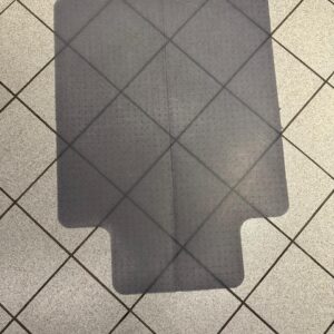 TAPETE PROTETOR DE PISO ACARPETADO — PVC — TRANSPARENTE — COM DENTINHOS PARA AGARRAR NO TAPETE — SÃO 3 PEÇAS — Valor por peça — R081.04