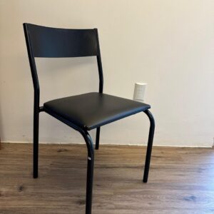 FILHA ÚNICA — CADEIRA PRETA CORINO + FERRO TUBULAR — BÁSICA — O.006.302