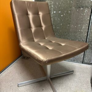 CADEIRA GIRATÓRIA - FILHA ÚNICA - ESTILOSA E ELEGANTE - C052.110