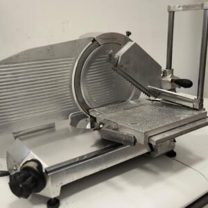 FATIADORA SEMI AUTOMÁTICA DE FRIOS — ITALIANA — MARCA OMEGA — MODELO V33 — INOX — PRECISA AFIAR A LÂMINA — A056.312